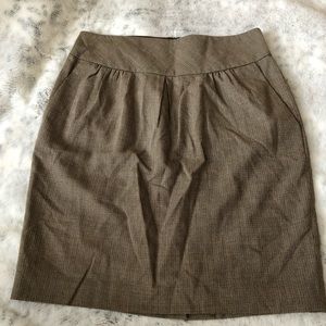 LOFT skirt. Brown tweed with pockets. Size 6.